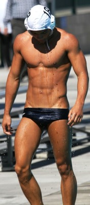 swim-fever:  http://swim-fever.tumblr.com/ 