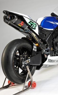 itsbrucemclaren:  Yamaha Releases 2011 World Superbike Livery – Forgets to Add Sponsors’ Logos