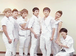 woomeh:  pose for the camera~ 