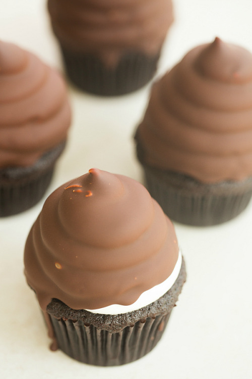 ilovedessert:Hi-Hat Cupcakes