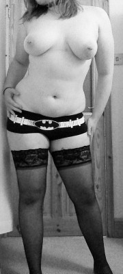 late-night-asphyxiation:  Well its Tuesday and I’m topless! Also felt like hold ups were needed.