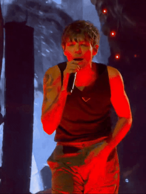 Louis Performing Kill My Mind On The Catwalk Bathed In Red