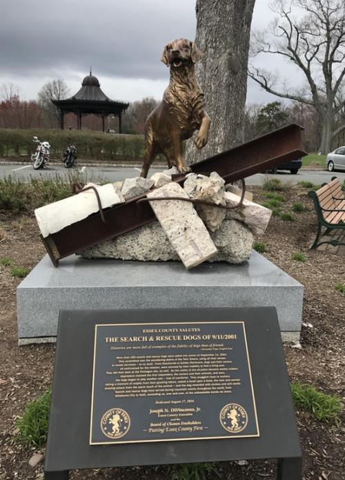 morbidology: This Golden Retriever statue commemorates the 9/11 rescue dogs. It was created from the