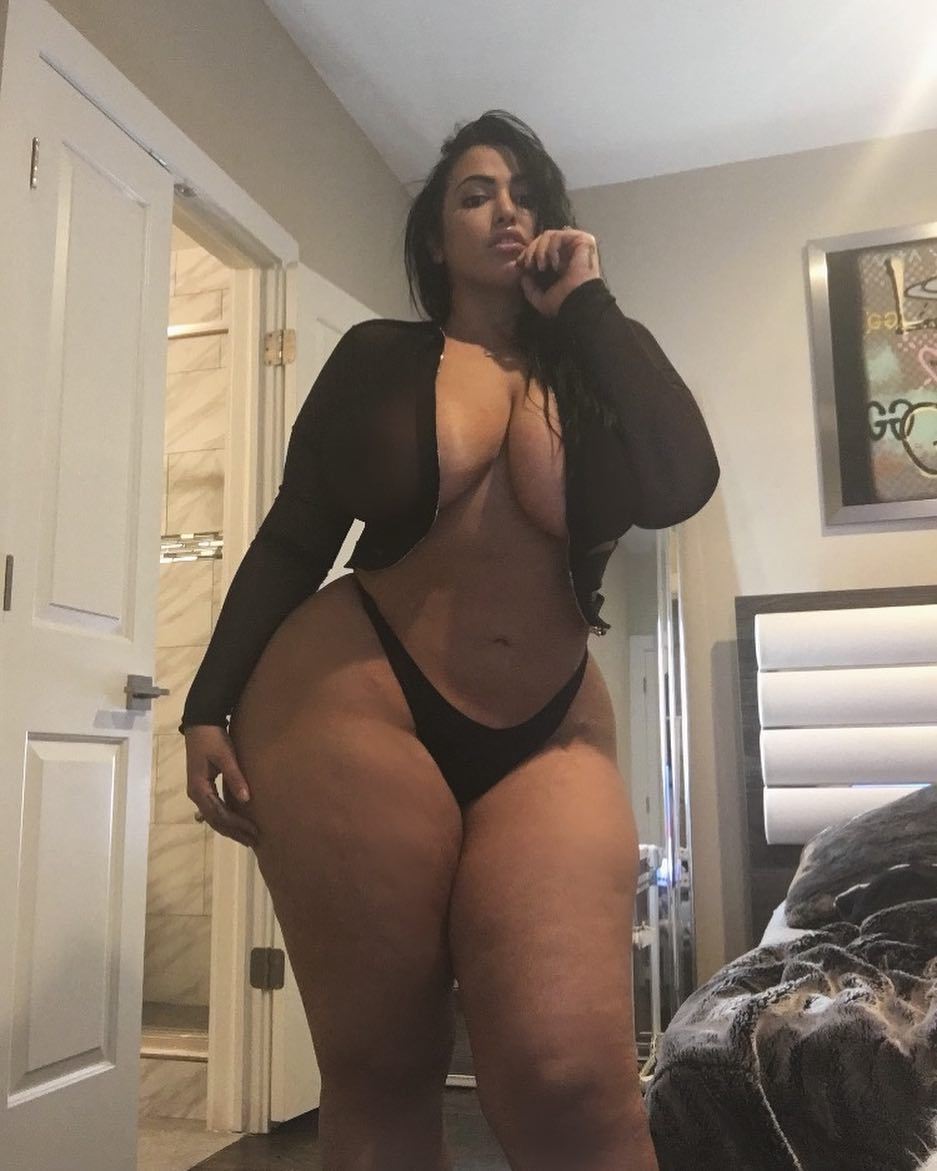 justjuggs:  offthisapp: That’s what’s good 🔥   So Sexy  SO SEXY IS A THICK