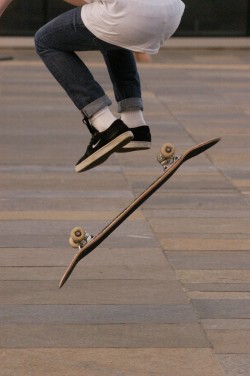 invariability:  urbanissues:  skate/urban/nature  الثوابت