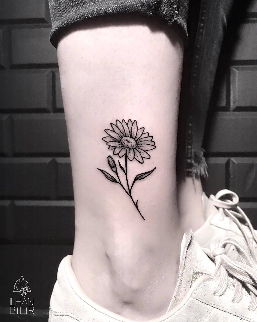  — Daisy Ankle Tattoo Artist: İ L H A N B İ L İ R...
