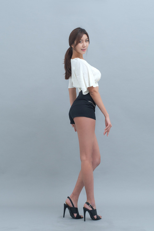 koreanrq:  Ban Ji Hee studio photo set