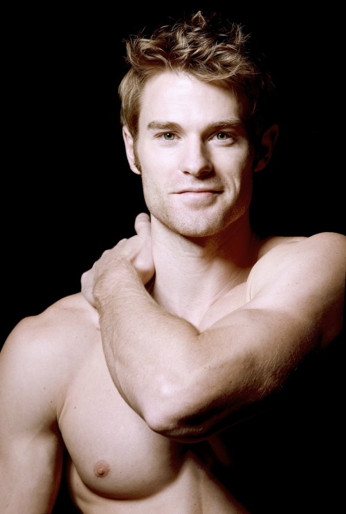 mancrushoftheday:  takemetobedandlosemeforever:  Allen Clippinger  Reblogged via The Man Crush Blog / Facebook / @man_crush 