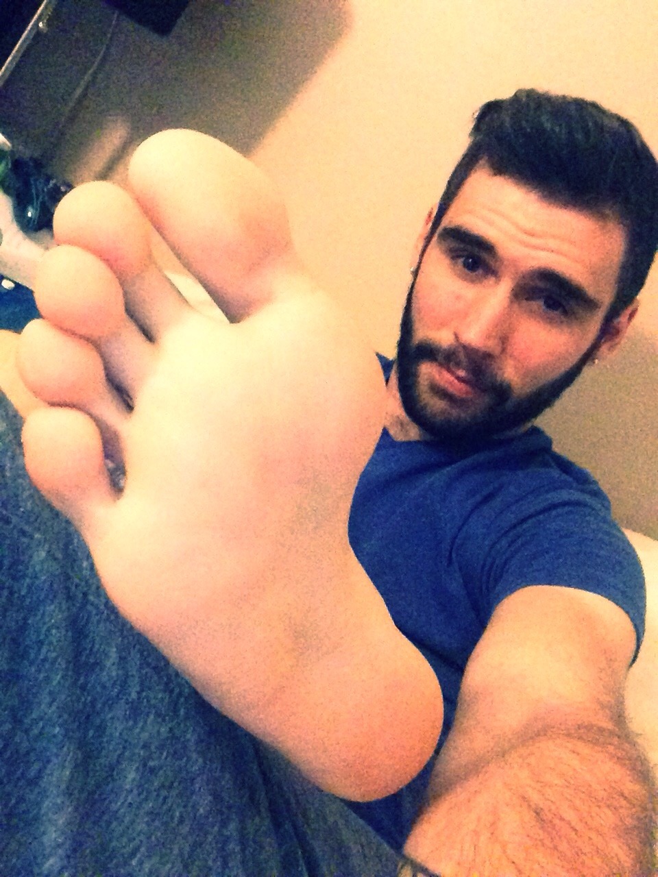 the-iant:  For those foot lovers out there :)