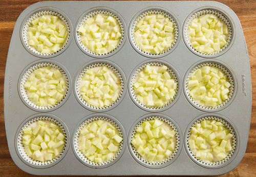 foodffs:  Caramel Apple Mini Cheesecakes with Streusel Topping Really nice recipes. Every hour.   