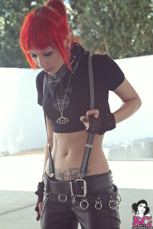 pwnz3rfaust: Discordia Suicide My new favorite suicide girl future wife