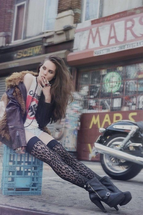 bikes-n-girls:  Biker girl http://bikes-n-girls.tumblr.com/ 