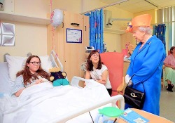 cambridgeinspiration: Today,Queen Elizabeth visited the Royal Manchester Children’s Hospitel, where survivors of the Manchester attack are being treated. She met a number of children who survived the traumatic incident and said to one of the girls ‘’It’s