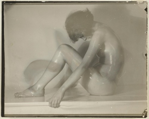 nobrashfestivity:  John Covertc. 1916-1923gelatin silver print