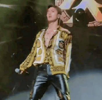 menonlist:Daddy in Versace! 