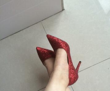 meimeiyaoyao: 小红鞋