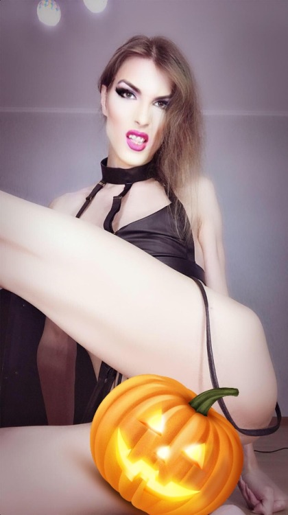 Happy Halloweeen From A Bimbo Sissy Slut :)My videos : www.manyvids.com/Profile/1001178847/F