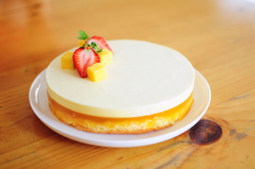 electrail:passionfruit cheesecake by gray.grub on Flickr.