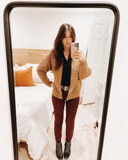 kate-voegele:katevoegele: Fall Friday vibes I tried to quit skinny jeans but simply couldn’t, sorry 