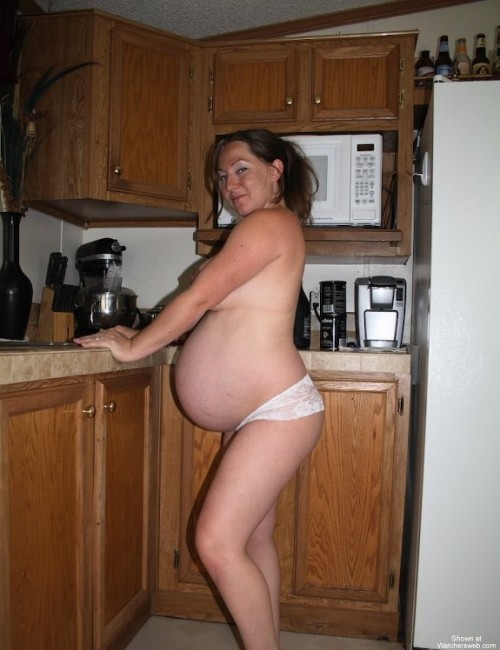 sexypregnanthotties: For more sexy pregnant girls:  Follow http://sexypregnanthotties.tumblr.com/  Submit your preg pics: http://sexypregnanthotties.tumblr.com/submit 