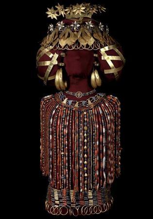 jeannepompadour:Elaborate gold headdress found in the tomb of a Sumerian woman known as Queen Puabi,