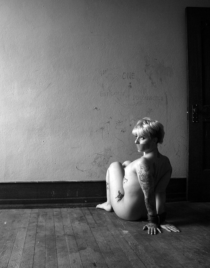 wickeddwillow:  boydx:  Minimal fetish with Wicked Willow  Minimal fetish work with