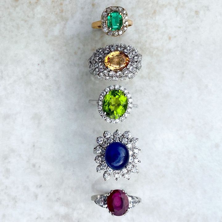 Diamonds in the Library — A SET OF AMETHYST AND GOLD ANTIQUE JEWELRY:...