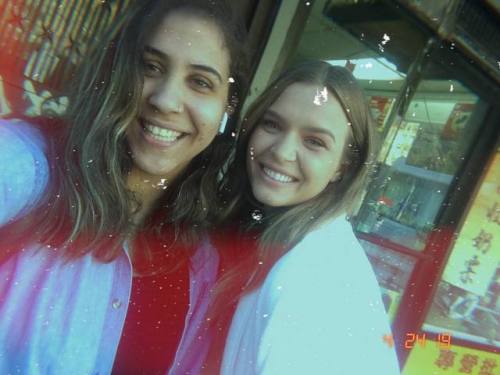 Josephine with a fan in NYC - April 24, 2019.