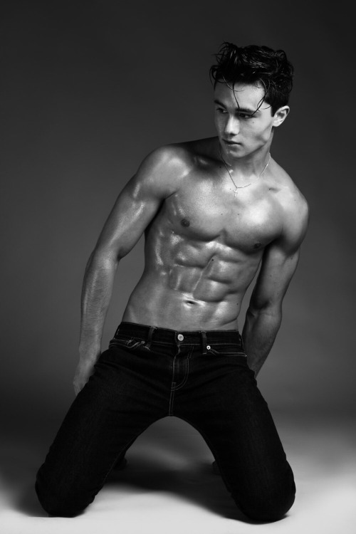 platinumroc:  Obsessed with Enzo Carini 🔥