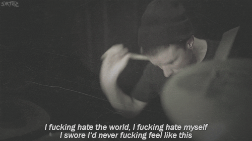 north-kane:  syktris:  Counterparts // The Disconnect  One of my favorite gifs!