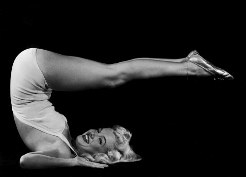 infinitemarilynmonroe: Marilyn Monroe photographed by Ed Cronenweth, 1948.