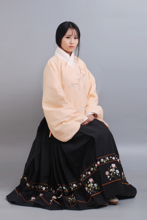 fouryearsofshades:Winter 2016 by  怀谷居Traditional Chinese Hanfu.