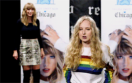 lovestory:Taylor surprising fans at the ATT Chicago Event