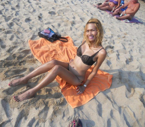 Big smile from a true cutie on the beach. She is looking for a tranny loving new boyfriend who she c