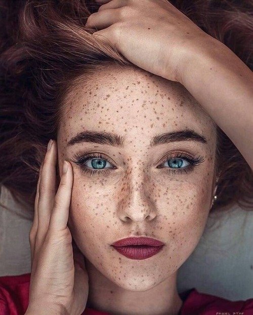 exploringdee: Amazing eyes and freckles 