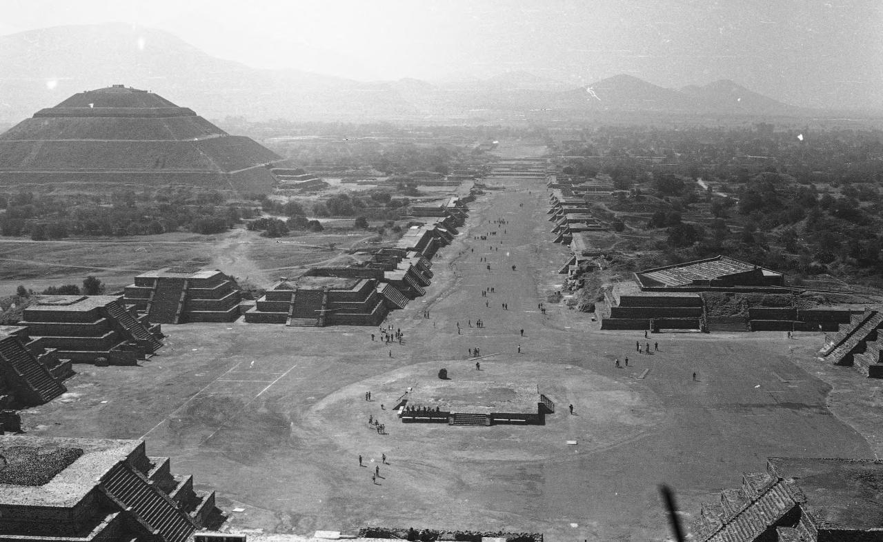 archaeoart:  Teotihuacan, Moon Pyramid, Mexico, circa 1972. 