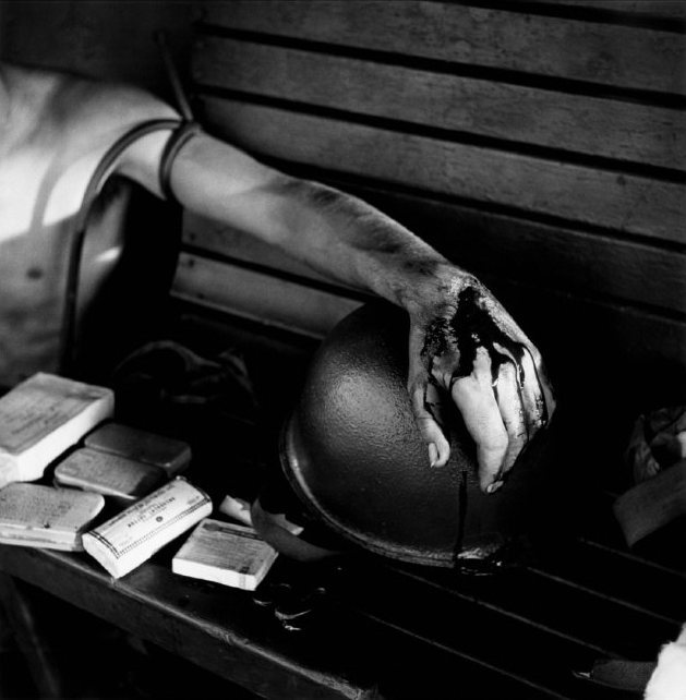 emigrejukebox:  Wayne Miller: Treating wounded sailors, Philippines, 1944