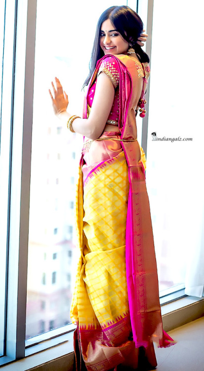 indiangalz: Hot indian babe in modern and classical attire! See more of her: www.indiangalz.c