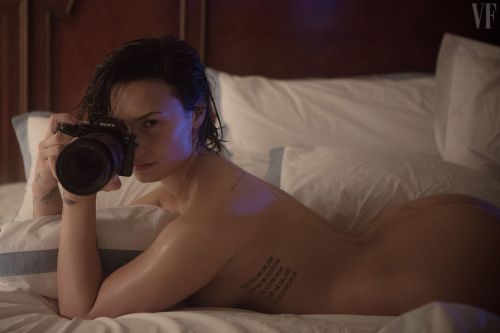 celebrityslutsco:   Demi Lovato Naked!  see more of your favourite celebrities naked at celebritysluts.co