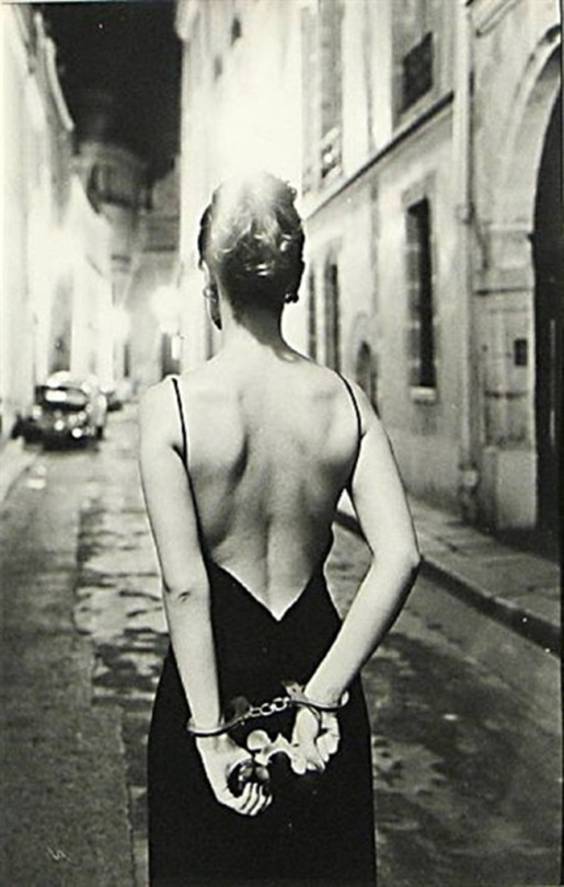 supermodelgif:  Chloè, Paris, 1972. Photographed by Helmut Newton.