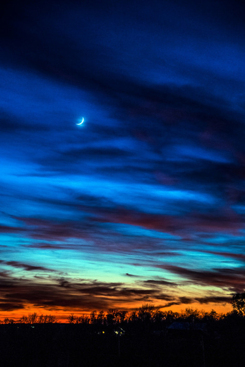 whateveradjunct: Sunset and Moon, 11/20/17 It was lovely here today. Hope it was where you were, too