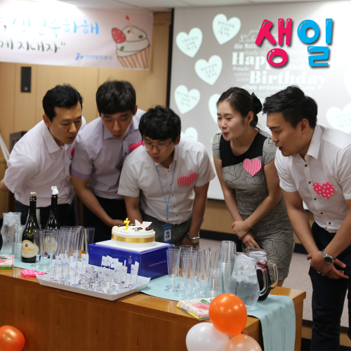 Birthday = 생일 (&ldquo;saeng-eel&rdquo;)When is your birthday? = 생일이 언제예요 (&ldquo;saeng-e