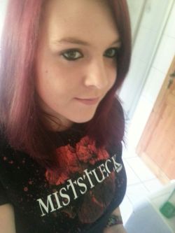 germanwebslutexposer:  germanhumiliation:Diana S. Aus Oberbayern. Steht auf SM Spielchen und verteilt gern und schnell Ihre nackt Fotos. Ihr Shirt sagt alles aus. Ein richtiges Miststück :D