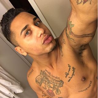 dominicanblackboy:  A cute moment wit Sexy tatted blue eyed rican Blu Rose and that