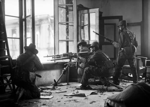 greasegunburgers - Mexican soldiers with a Hotchkiss machine...