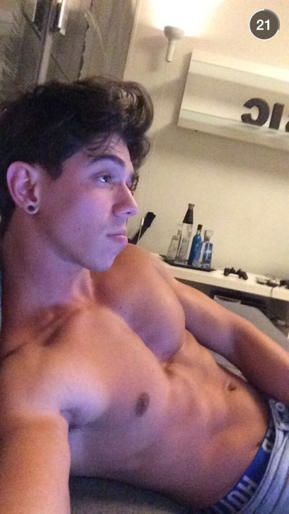 https://sexyboysbeingsexy.tumblr.com/post/120336583924
