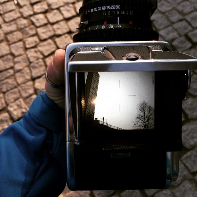 nulleinsfoto:  On a Walk with the #Hasselblad in #berlin just before the #eventphotographer