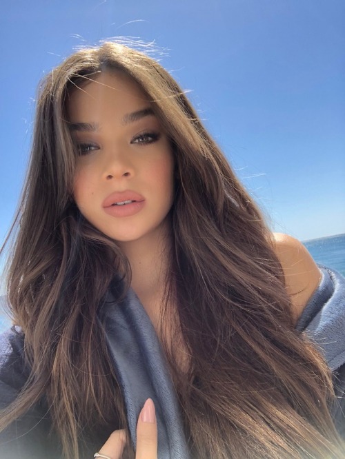 daily-celebrities: Hailee Steinfeld