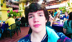 magcons:   iconsmagcon:  cam-dallas:  the boys passing jc’s camera around while