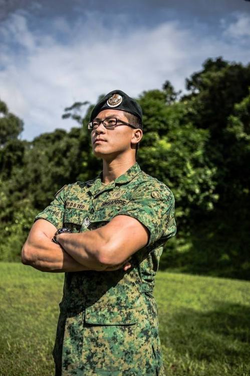 stockyflex:Those are some arms tho. He is a dragon boater, quite hot. Would love to see his head til